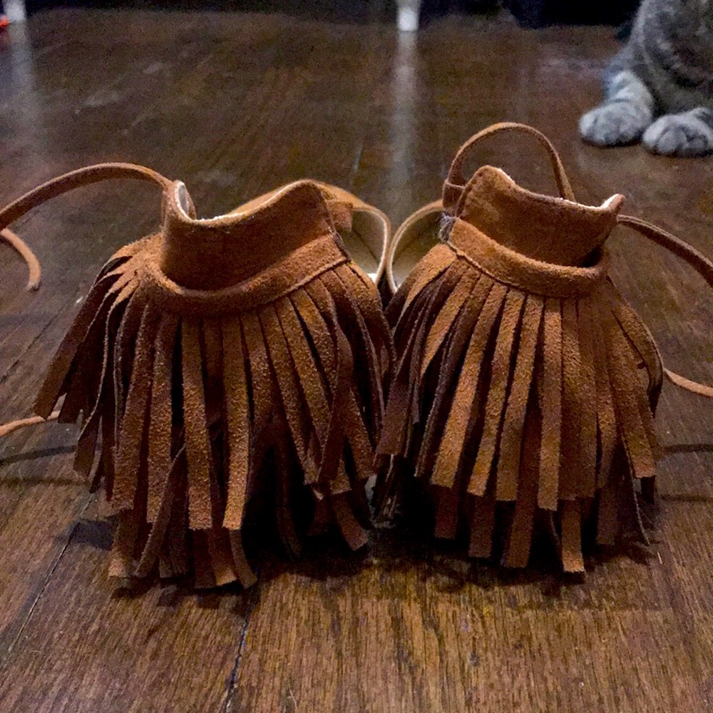 Super cute brown flats with fringe!